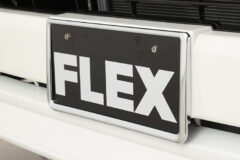 ワンポイントで結構違う「FLEXオリジナルナンバーフレーム」【パーツ紹介】