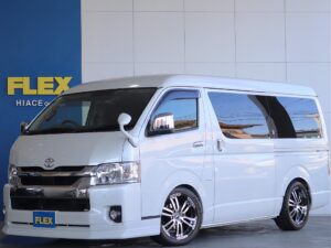 🚩入庫☛【厳選仕入中古車】ハイエースワゴン　ガソリン2WD　パールホワイト 大人気Ver1内装架装×カスタムパーツ多数装着済みのお車入庫致しました☆☆(XP2905)