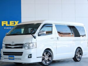 🚩入庫☛【厳選仕入中古車】ハイエースワゴン　ガソリン　2WD　パールホワイト 根強い人気を誇る3型ハイエースにラウンジ仕様内装のお車が入庫致しました☆☆(XP2800)