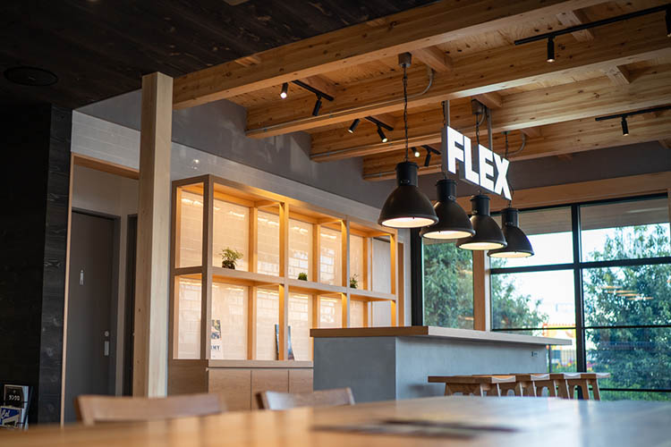 FLEX Renocaさいたま店、FLEX ランクルさいたま入間インター店 合同1周年フェア